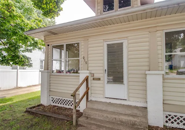 5th image of 215 10Th St, Wood River, IL 62095 | MLS# MIS26047940