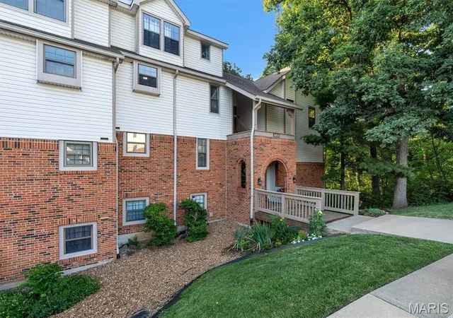 Photo 1 of Townhouse for sale at 7021 Green Tee Ct, Saint Louis, MO 63129 | MLS# MIS26047946 | Listing updated on 2026-10-03