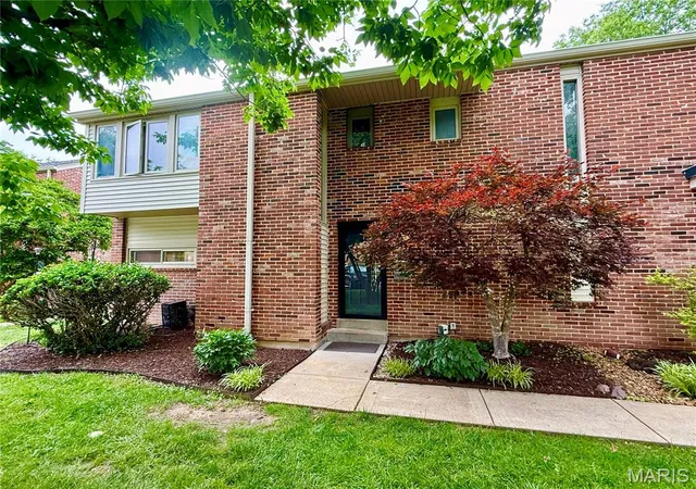 1st image of 12353 Rossridge Ct, Saint Louis, MO 63146 | MLS# MIS26047956