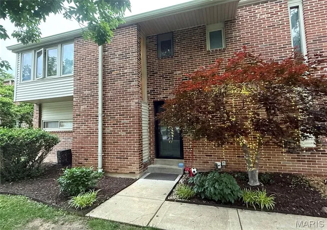 32nd image of 12353 Rossridge Ct, Saint Louis, MO 63146 | MLS# MIS26047956