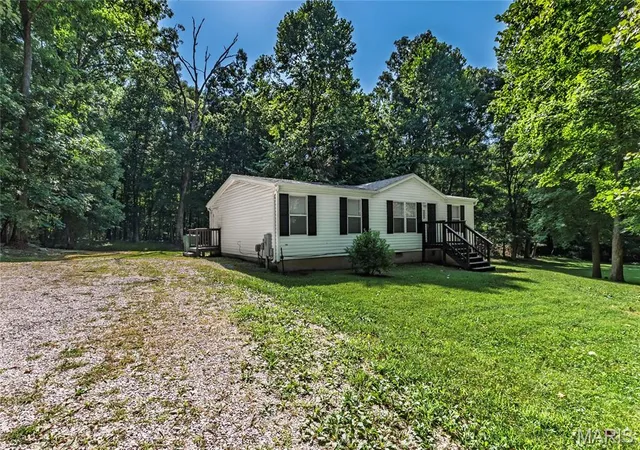 2nd image of 4109 Lakeview Dr, Hillsboro, MO 63050 | MLS# MIS26047960