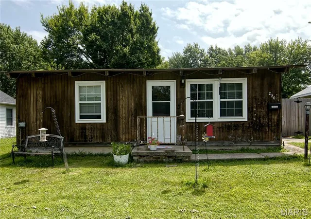 Photo 20 of Single family home for sale at 220 N Olive St, Marshfield, MO 65706 | MLS# MIS26047999 | Listing updated on 2026-08-27