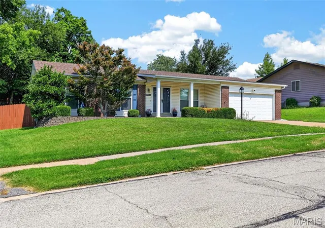 Photo 2 of Single family home for sale at 13211 Windygate Ln, Saint Louis, MO 63146 | MLS# MIS26048005 | Listing updated on 2026-10-05