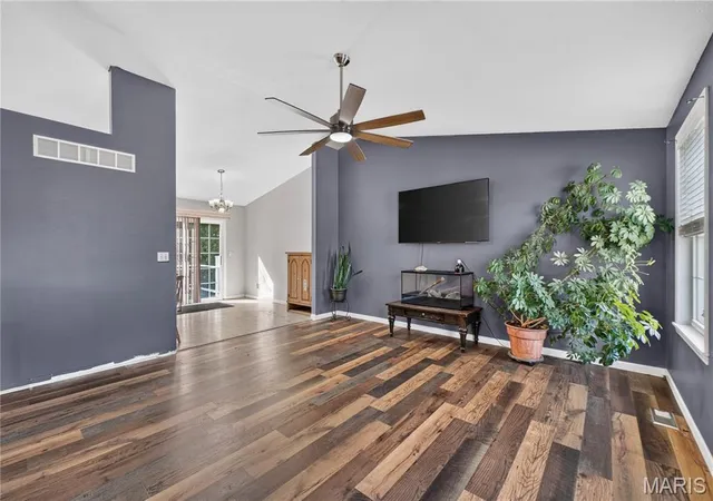 Photo 3 of Single family home for sale at 165 T Box Dr, Saint Clair, MO 63077 | MLS# MIS26048007 | Listing updated on 2026-10-05