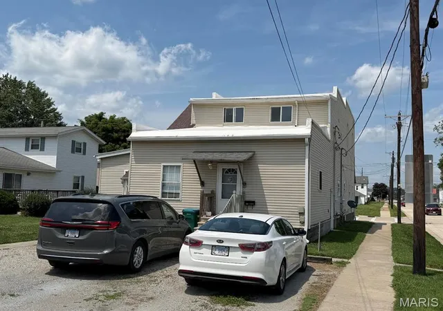 Photo 2 of Sale Pending at 590 S 2nd St, Breese, IL 62230 | MLS# MIS26048008 | Listing updated on 2026-10-06