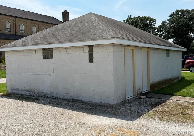 Photo 3 of Sale Pending at 590 S 2nd St, Breese, IL 62230 | MLS# MIS26048008 | Listing updated on 2026-10-06