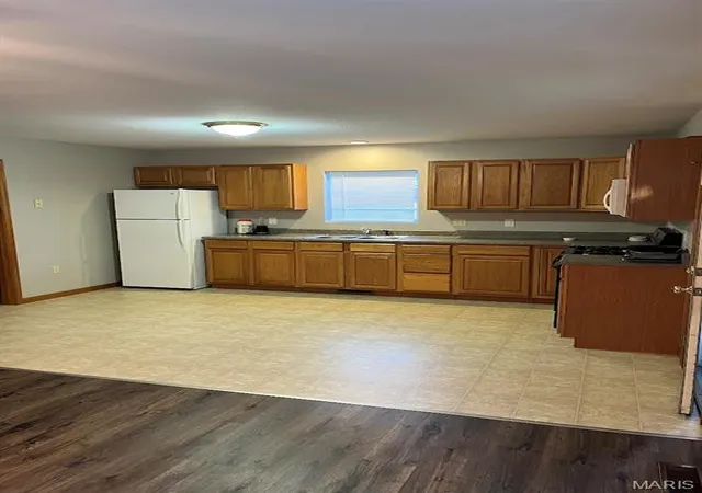 Photo 3 of Sale Pending at 590 S 2Nd St, Breese, IL 62230 | MLS# MIS26048008 | Listing updated on 2026-10-06