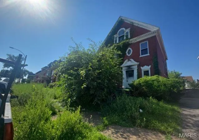 Photo 2 of Sale Pending at 5044 Raymond Ave, St Louis, MO 63113 | MLS# MIS26048011 | Listing updated on 2026-09-01