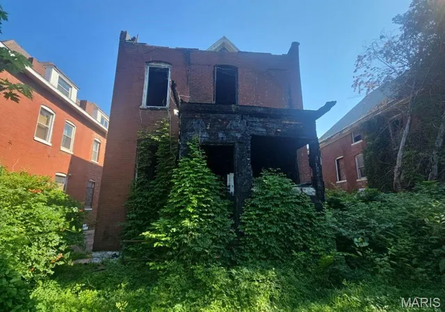 Photo 3 of Sale Pending at 5044 Raymond Ave, St Louis, MO 63113 | MLS# MIS26048011 | Listing updated on 2026-09-01
