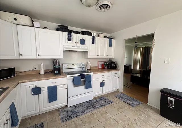 Photo 3 of Single family home for sale at 2605 Cayuga St, Granite City, IL 62040 | MLS# MIS26048017 | Listing updated on 2026-08-03