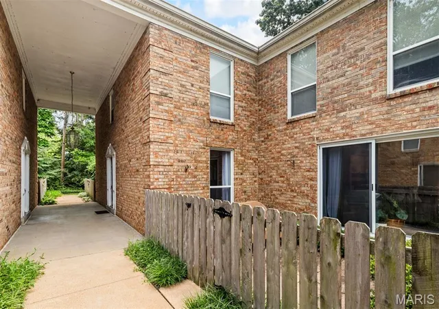 3rd image of 418 Colony Woods Dr, Saint Louis, MO 63122 | MLS# MIS26048018