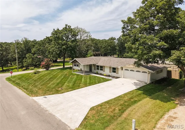 Photo 3 of Single family home for sale at 710 Bloomfield Ave, Bloomfield, MO 63825 | MLS# MIS26048024 | Listing updated on 2026-07-27