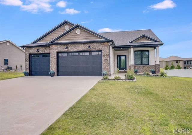 Photo 1 of Sale Pending at 1468 Guilford Pl, Troy, IL 62294 | MLS# MIS26048037 | Listing updated on 2026-08-17