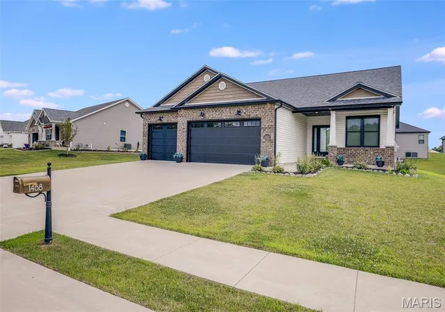 Photo 3 of Sale Pending at 1468 Guilford Pl, Troy, IL 62294 | MLS# MIS26048037 | Listing updated on 2026-08-17