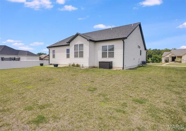 Photo 41 of Sale Pending at 1468 Guilford Pl, Troy, IL 62294 | MLS# MIS26048037 | Listing updated on 2026-08-17