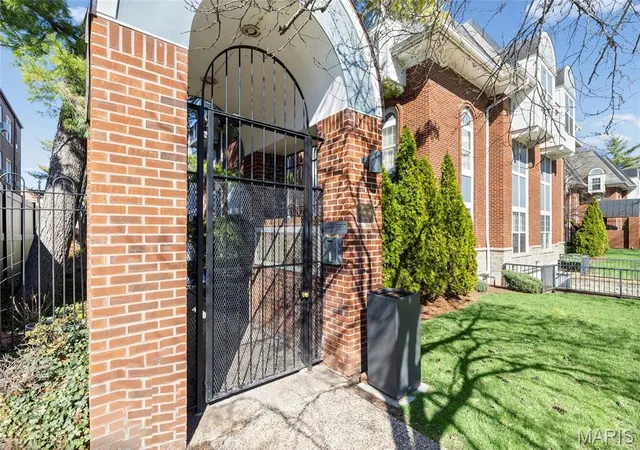Photo 2 of Condo for sale at 4235 W Pine Blvd #3, Saint Louis, MO 63108 | MLS# MIS26048044 | Listing updated on 2026-08-18