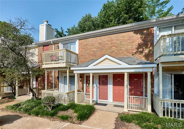 2nd image of 9045 N Swan Cir, Saint Louis, MO 63144 | MLS# MIS26048051