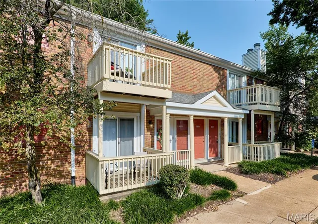 3rd image of 9045 N Swan Cir, Saint Louis, MO 63144 | MLS# MIS26048051