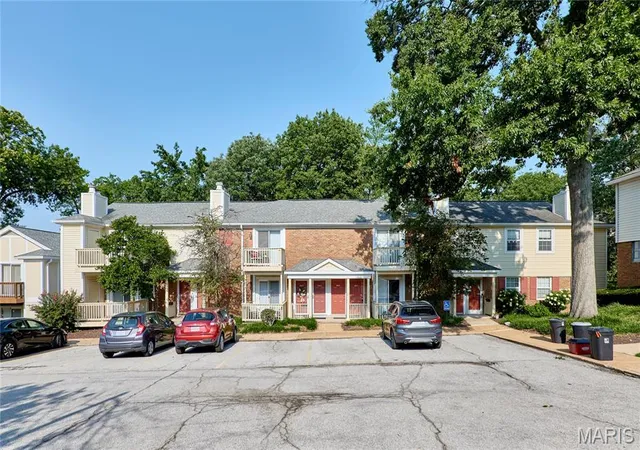 4th image of 9045 N Swan Cir, Saint Louis, MO 63144 | MLS# MIS26048051