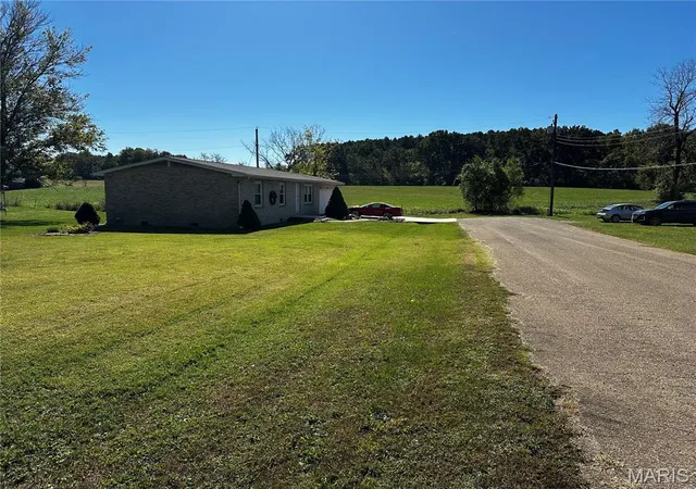 3rd image of 512 Odell Ave, Bismarck, MO 63624 | MLS# MIS26048054