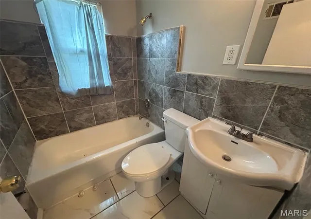 Photo 4 of Single family home for sale at 4725 Fletcher St, Saint Louis, MO 63121 | MLS# MIS26048066 | Listing updated on 2026-09-26