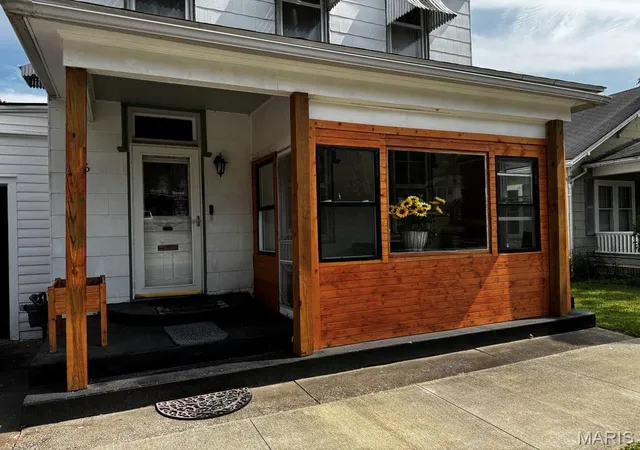 Photo 2 of Single family home for sale at 906 Georgia St, Louisiana, MO 63353 | MLS# MIS26048068 | Listing updated on 2026-09-20