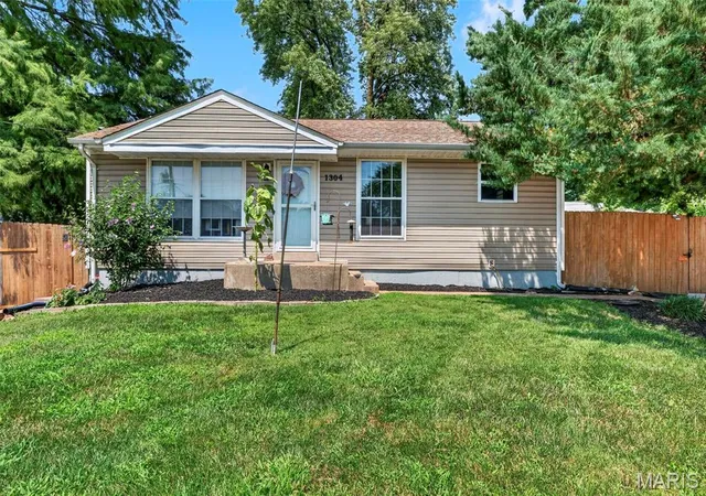 Photo 1 of Sale Pending at 1304 South Dr, Saint Charles, MO 63303 | MLS# MIS26048077 | Listing updated on 2026-08-30