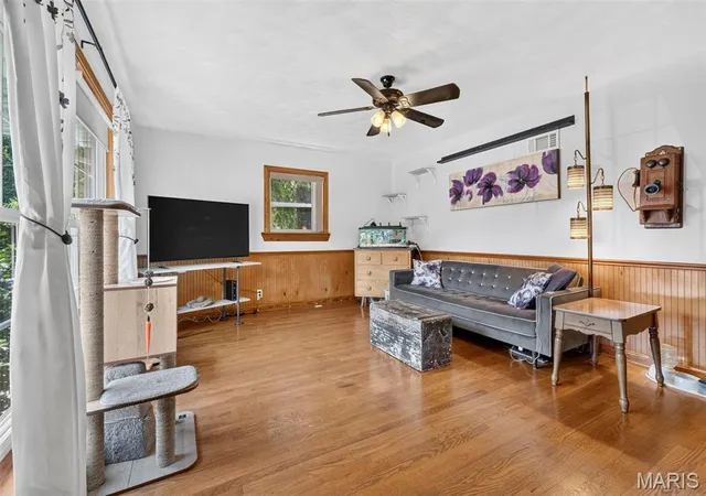 Photo 3 of Sale Pending at 1304 South Dr, Saint Charles, MO 63303 | MLS# MIS26048077 | Listing updated on 2026-08-30