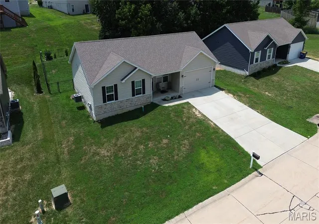 35th image of 1023 Wrigley Cir, Warrenton, MO 63383 | MLS# MIS26048078