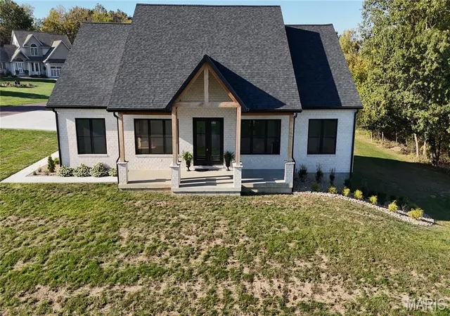 Single family home for sale at 10116 Norwoods Ct, Hannibal, MO 63401 | MLS# MIS26048083