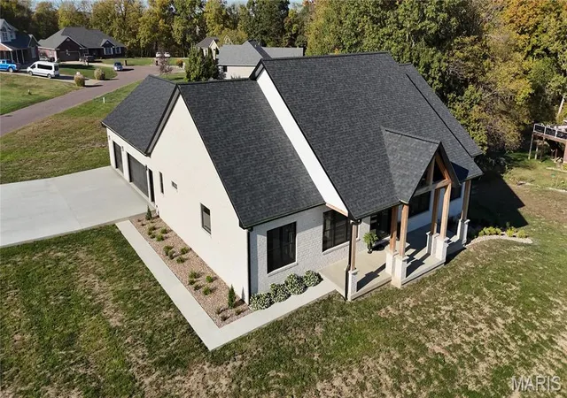 Photo 2 of Single family home for sale at 10116 Norwoods Ct, Hannibal, MO 63401 | MLS# MIS26048083 | Listing updated on 2026-10-26