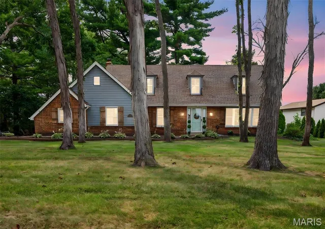 Photo 2 of Single family home for sale at 4 Chantilly Ct, Lake Saint Louis, MO 63367 | MLS# MIS26048089 | Listing updated on 2026-10-07
