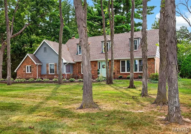 Single family home for sale at 4 Chantilly Ct, Lake Saint Louis, MO 63367 | MLS# MIS26048089