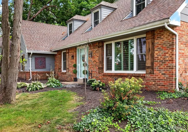 Photo 3 of Single family home for sale at 4 Chantilly Ct, Lake Saint Louis, MO 63367 | MLS# MIS26048089 | Listing updated on 2026-10-09
