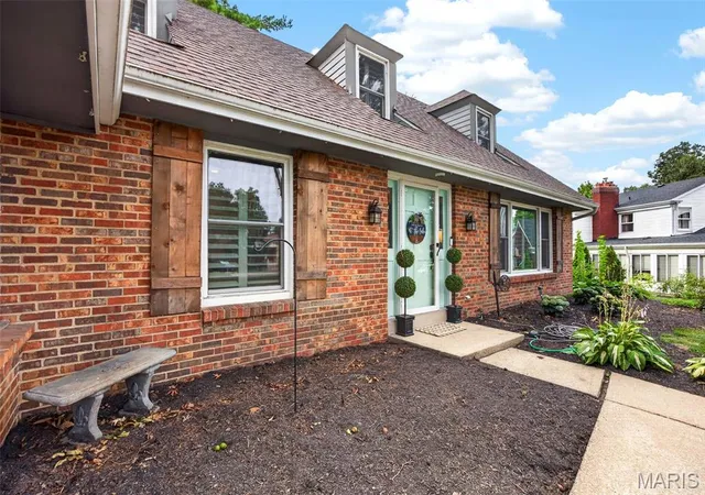 Photo 4 of Single family home for sale at 4 Chantilly Ct, Lake Saint Louis, MO 63367 | MLS# MIS26048089 | Listing updated on 2026-10-09