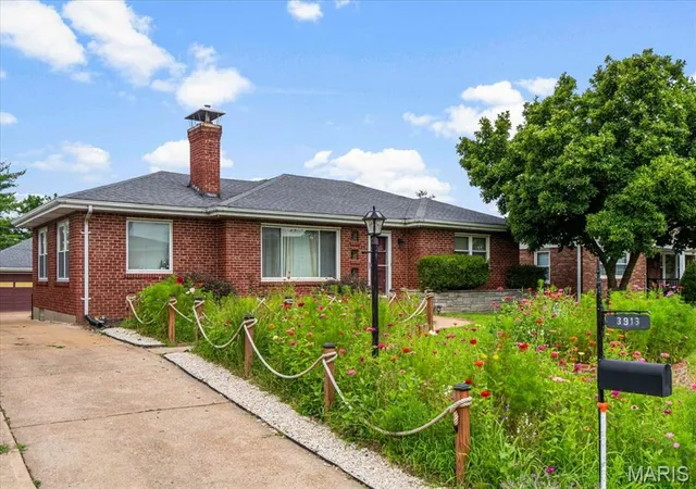 3rd image of 3913 Cordes Dr, Saint Louis, MO 63125 | MLS# MIS26048098