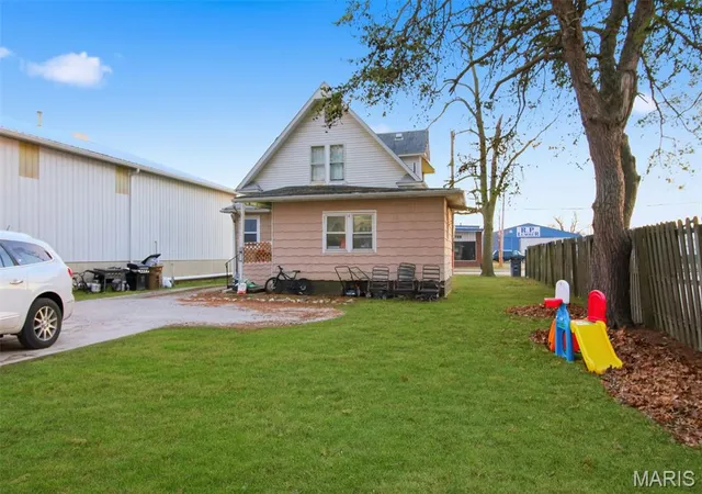 Photo 35 of Single family home for sale at 712 W Main St, Carlinville, IL 62626 | MLS# MIS26048100 | Listing updated on 2026-07-27