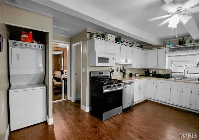 Photo 3 of Single family home for sale at 712 W Main St, Carlinville, IL 62626 | MLS# MIS26048100 | Listing updated on 2026-07-27