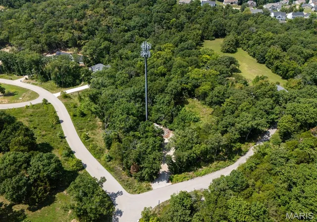 3rd image of 105 Long Oaks Dr, Imperial, MO 63052 | MLS# MIS26048106