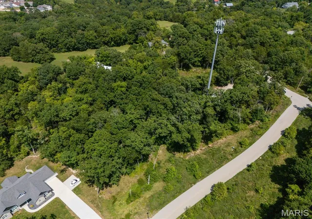 5th image of 105 Long Oaks Dr, Imperial, MO 63052 | MLS# MIS26048106