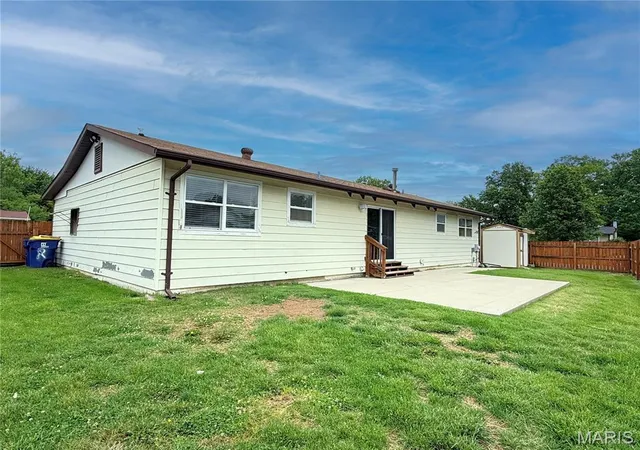 3rd image of 1052 Deleon Ct, Fenton, MO 63026 | MLS# MIS26048107