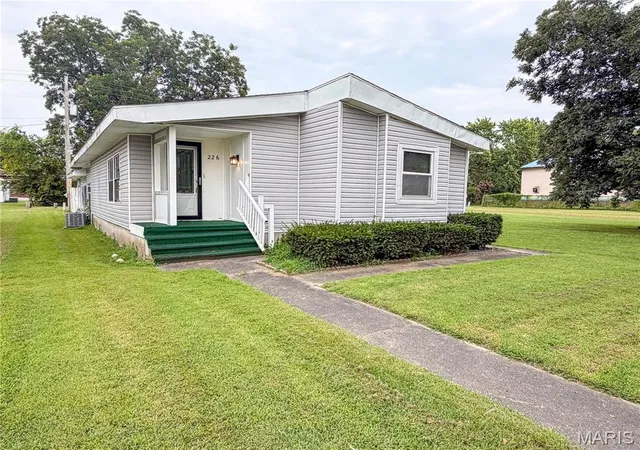 1st image of 226 Dixie St, Sikeston, MO 63801 | MLS# MIS26048118