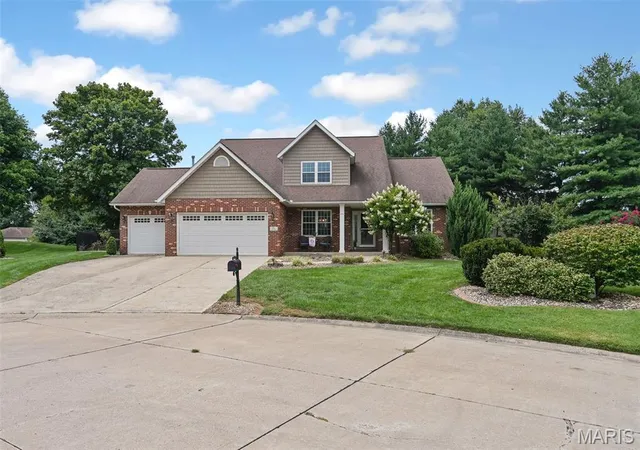 2nd image of 160 Oaklawn Dr, Glen Carbon, IL 62034 | MLS# MIS26048132