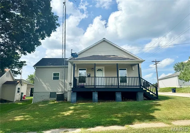 1st image of 1045 Bell Pl, Hillsboro, IL 62049 | MLS# MIS26048133
