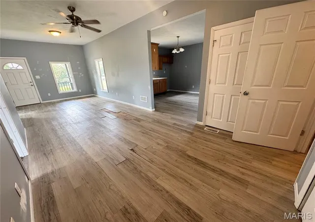 5th image of 1045 Bell Pl, Hillsboro, IL 62049 | MLS# MIS26048133