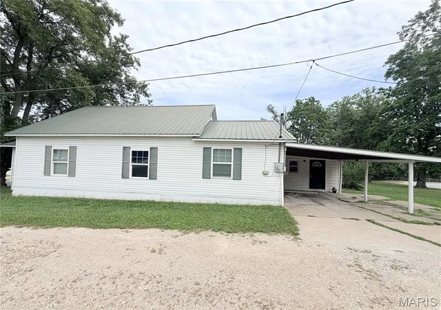 Photo 1 of Single Family Residence at 416 Agricultural St, Mexico, MO 65265 | MLS# MIS26048139 | | Sold on 2026-09-01
