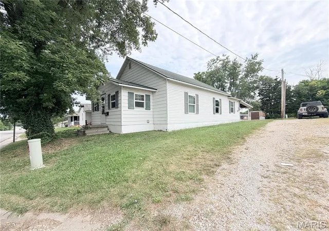 Photo 2 of Single Family Residence at 416 Agricultural St, Mexico, MO 65265 | MLS# MIS26048139 | | Sold on 2026-09-01