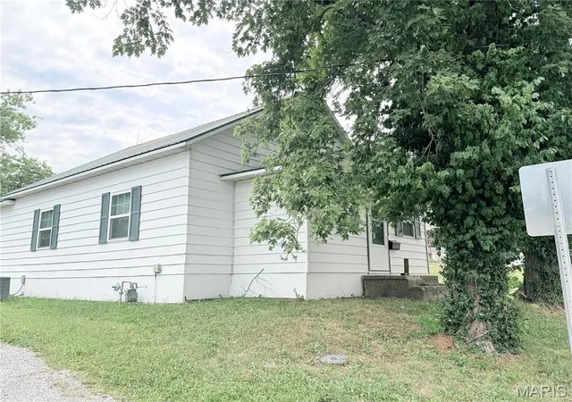 Photo 3 of Single Family Residence at 416 Agricultural St, Mexico, MO 65265 | MLS# MIS26048139 | | Sold on 2026-09-01