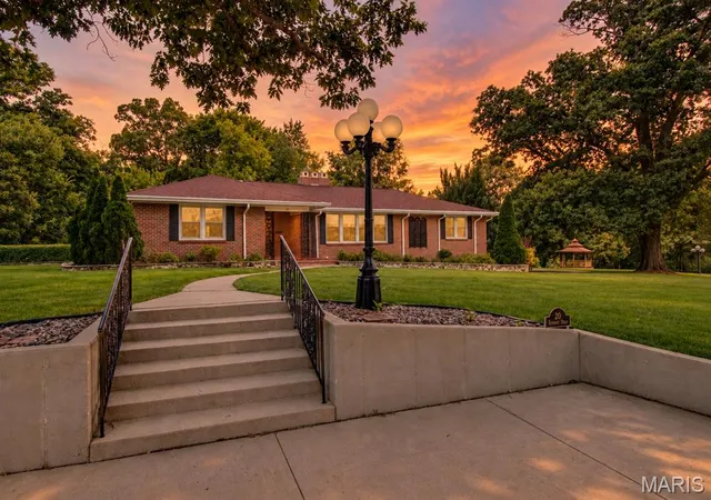 Photo 1 of Single family home for sale at 20 Fairmount Dr, Alton, IL 62002 | MLS# MIS26048148 | Listing updated on 2026-09-28