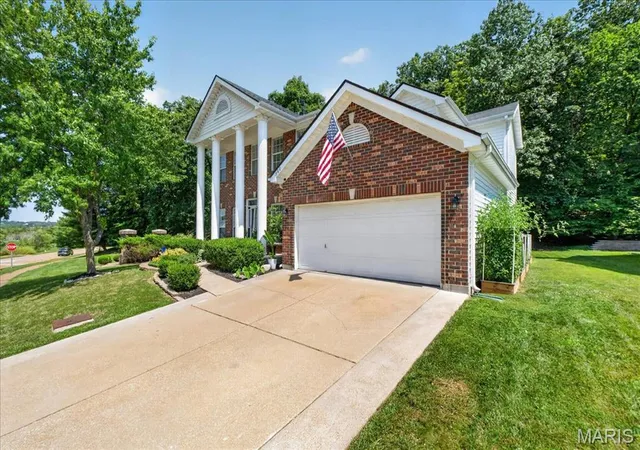 Photo 2 of Sale Pending at 560 Legends View Dr, Eureka, MO 63025 | MLS# MIS26048150 | Listing updated on 2026-09-04